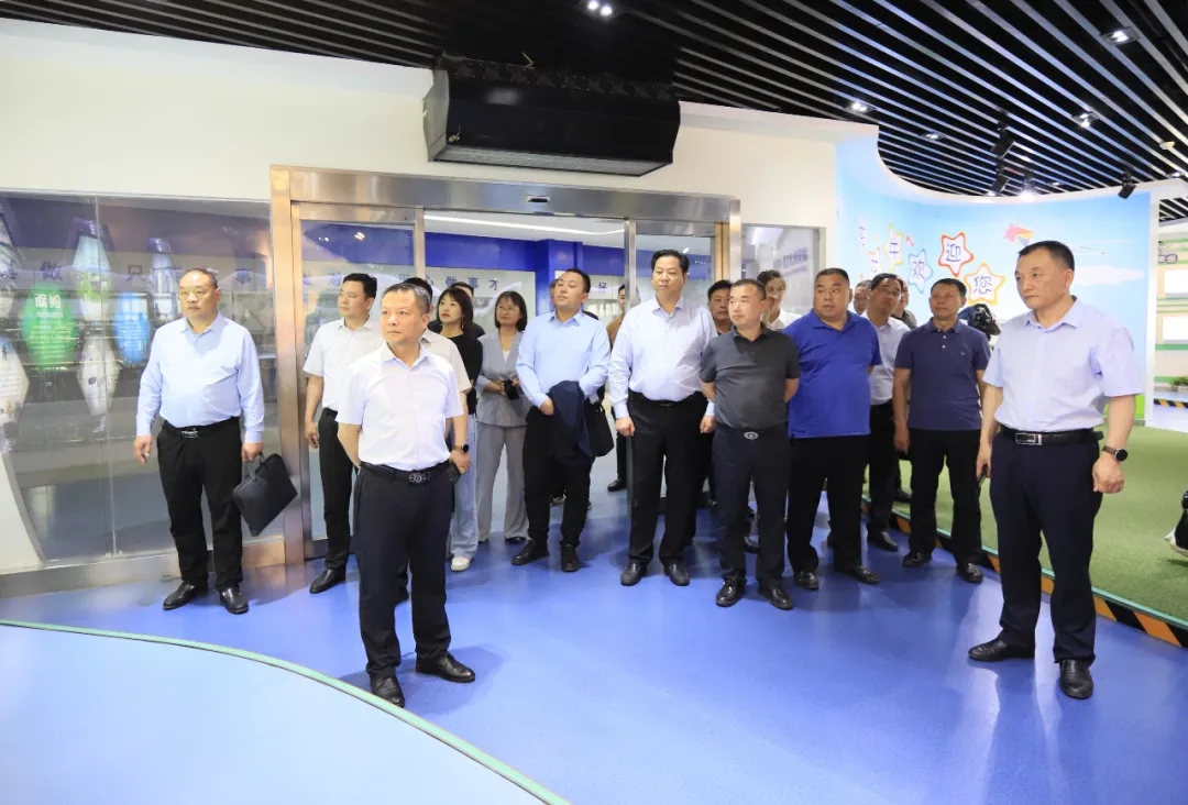 供銷聯(lián)動(dòng)，創(chuàng)新共贏丨河南農(nóng)投集團(tuán)內(nèi)部業(yè)務(wù)協(xié)同交流會(huì)在花花牛乳業(yè)集團(tuán)順利召開