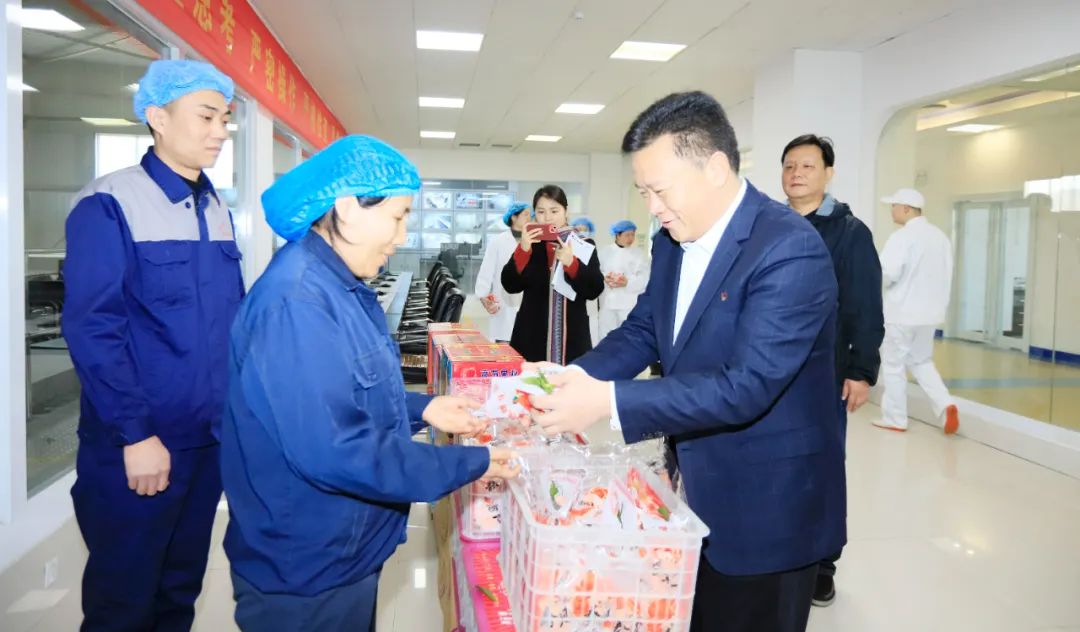 新春慰問送關(guān)懷——集團(tuán)黨委書記、董事長慰問春節(jié)期間堅(jiān)守崗位的一線職工