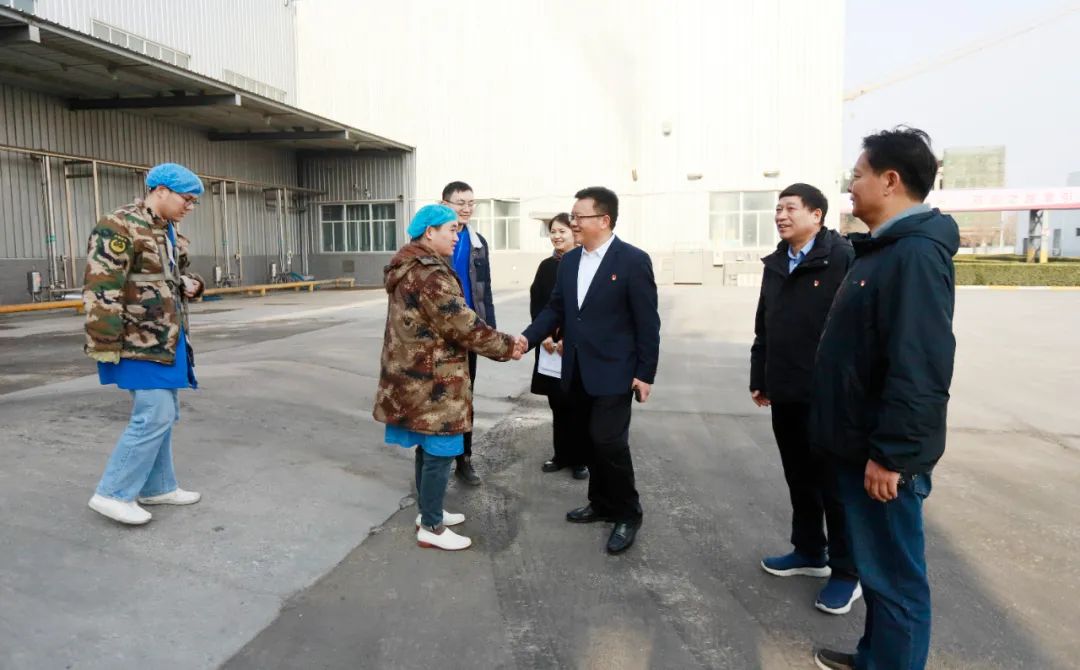 新春慰問送關(guān)懷——集團(tuán)黨委書記、董事長慰問春節(jié)期間堅(jiān)守崗位的一線職工