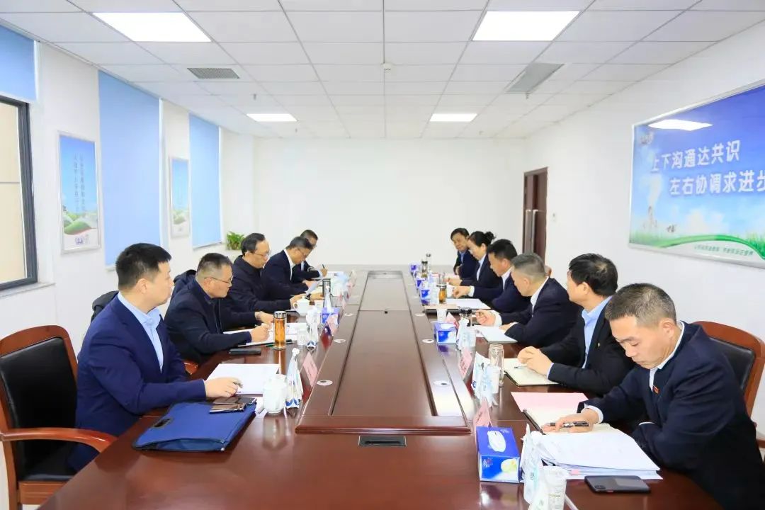 省政府國資委黨委書記、主任李濤一行到花花牛乳業(yè)集團(tuán)調(diào)研