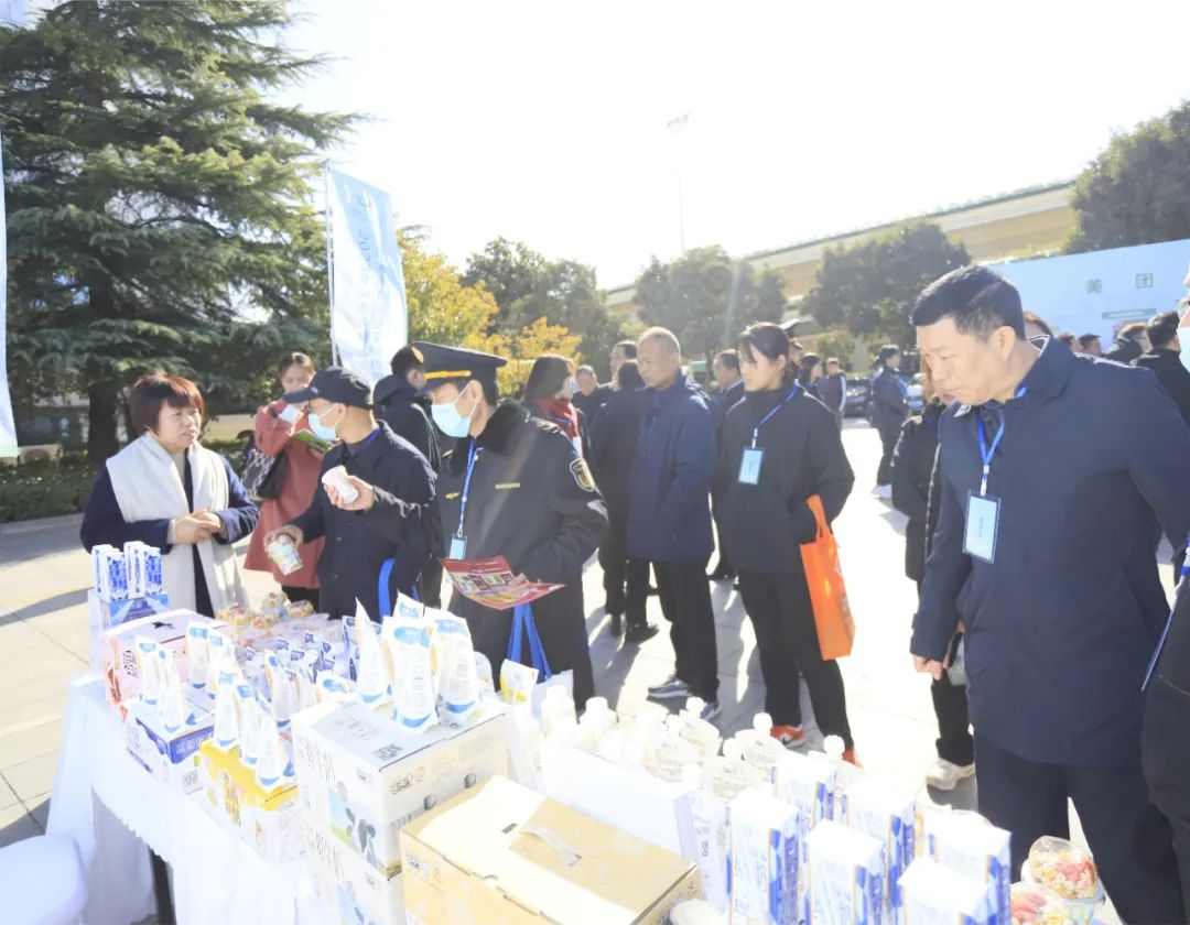 花花牛丨落實(shí)食品生產(chǎn)加工企業(yè)質(zhì)量安全主體責(zé)任，助力人民群眾生活更美好——2023年河南省暨鄭州食品安全宣傳周啟動儀式隆重舉行