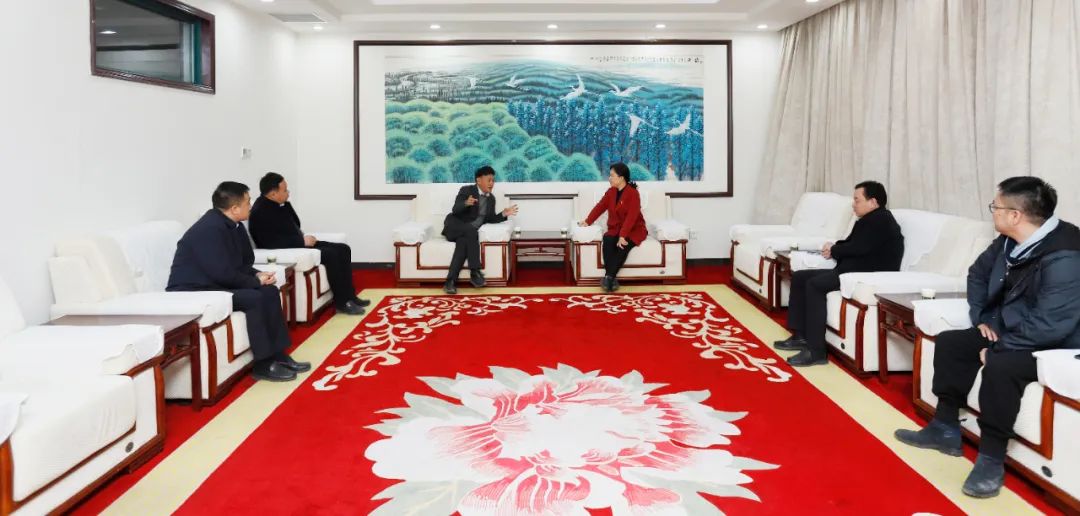 發(fā)揮產(chǎn)業(yè)優(yōu)勢 助力鄉(xiāng)村振興 | 民權(quán)縣委副書記、縣長王靜嫻會見關(guān)曉彥董事長一行