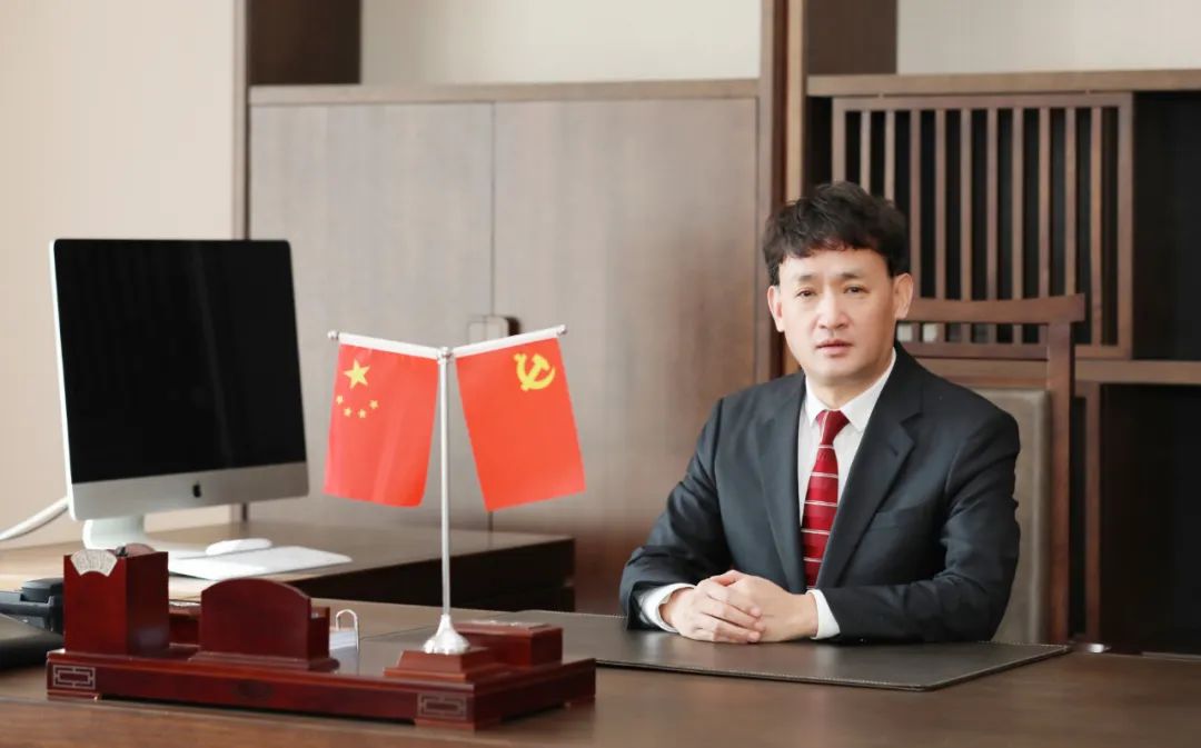 雙雙獲獎 喜事連連｜ 花花牛乳業(yè)集團榮獲“河南省知名品牌”獎，董事長關(guān)曉彥榮膺“2022年度品牌人物”