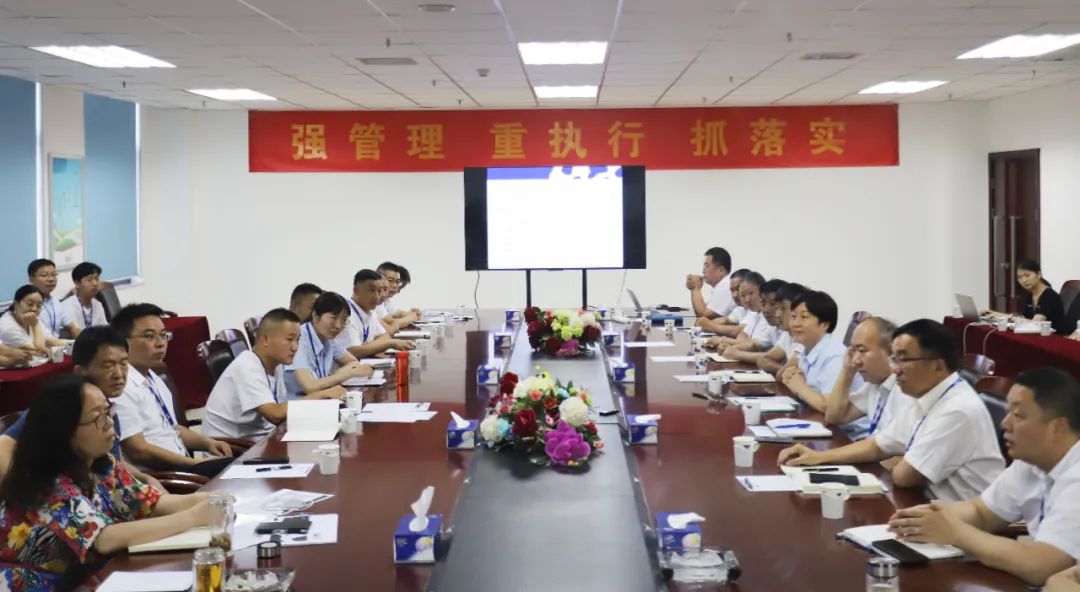 勇?lián)姑な卣齽?chuàng)新｜花花牛乳業(yè)集團召開營銷、養(yǎng)殖及飼料月度經(jīng)營工作會議