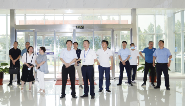 快訊|鄭州市二七區(qū)委副書(shū)記、區(qū)長(zhǎng)虎榮鑫蒞臨河南花花牛乳業(yè)集團(tuán)調(diào)研