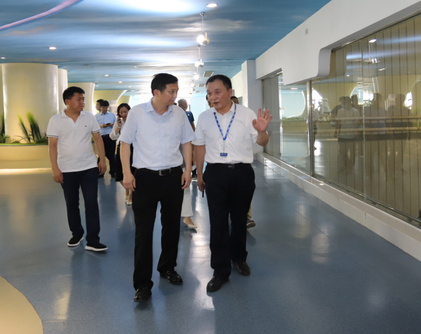 快訊|鄭州市二七區(qū)委副書(shū)記、區(qū)長(zhǎng)虎榮鑫蒞臨河南花花牛乳業(yè)集團(tuán)調(diào)研