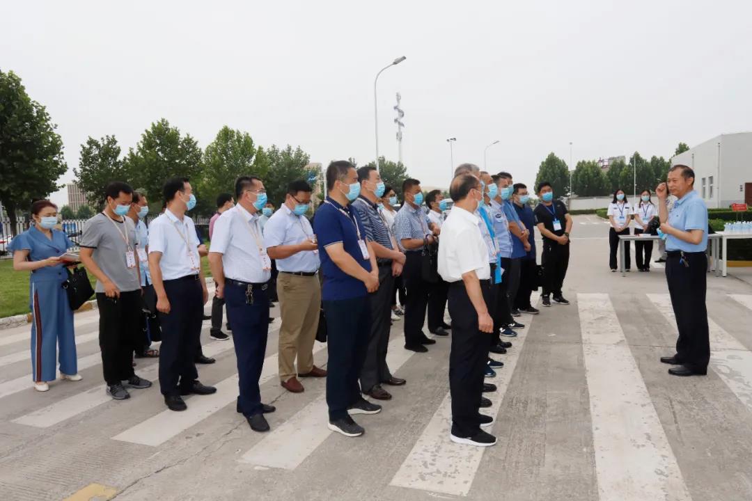 鄭州市安全生產(chǎn)雙重預防體系建設(shè)現(xiàn)場觀摩會在花花牛乳業(yè)集團鄭州分公司召開 鄭州市安全生產(chǎn)雙重預防體系建設(shè)現(xiàn)場觀摩會在花花牛乳業(yè)集團鄭州分公司召開