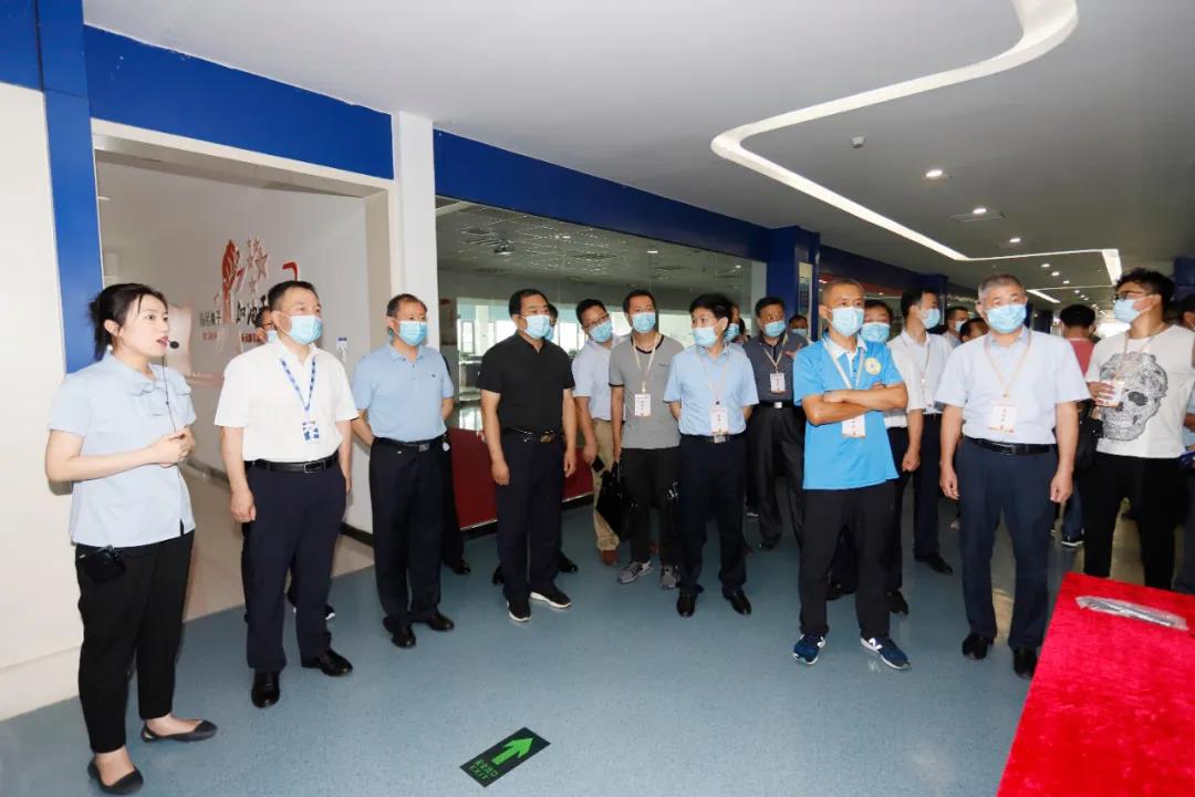 鄭州市安全生產(chǎn)雙重預防體系建設(shè)現(xiàn)場觀摩會在花花牛乳業(yè)集團鄭州分公司召開 鄭州市安全生產(chǎn)雙重預防體系建設(shè)現(xiàn)場觀摩會在花花牛乳業(yè)集團鄭州分公司召開