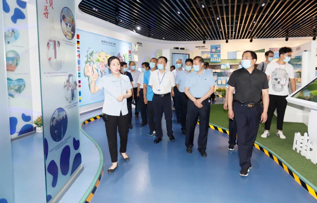 鄭州市安全生產(chǎn)雙重預防體系建設(shè)現(xiàn)場觀摩會在花花牛乳業(yè)集團鄭州分公司召開 鄭州市安全生產(chǎn)雙重預防體系建設(shè)現(xiàn)場觀摩會在花花牛乳業(yè)集團鄭州分公司召開