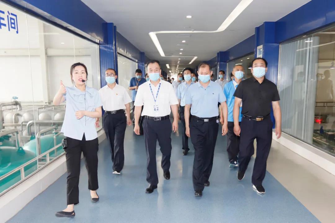 鄭州市安全生產(chǎn)雙重預防體系建設(shè)現(xiàn)場觀摩會在花花牛乳業(yè)集團鄭州分公司召開 鄭州市安全生產(chǎn)雙重預防體系建設(shè)現(xiàn)場觀摩會在花花牛乳業(yè)集團鄭州分公司召開