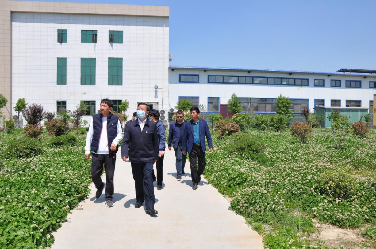 商丘市委常委、宣傳部部長王全周一行蒞臨睢縣瑞亞牧業(yè)有限公司調(diào)研