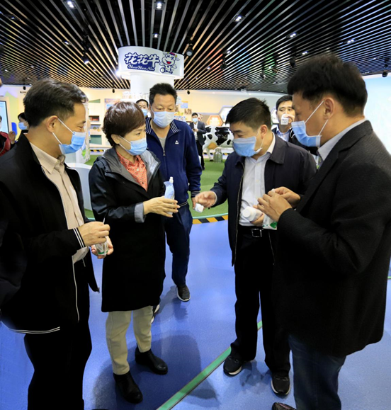 鄭州市人大副主任孫黎、市政府副市長李喜安一行 蒞臨花花牛開展“三送一強”活動