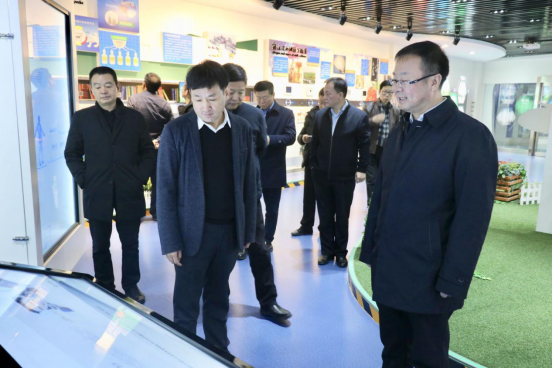 寧夏回族自治區(qū)農(nóng)業(yè)農(nóng)村廳黨組書(shū)記、廳長(zhǎng)王剛一行蒞臨花花牛乳業(yè)集團(tuán)調(diào)研