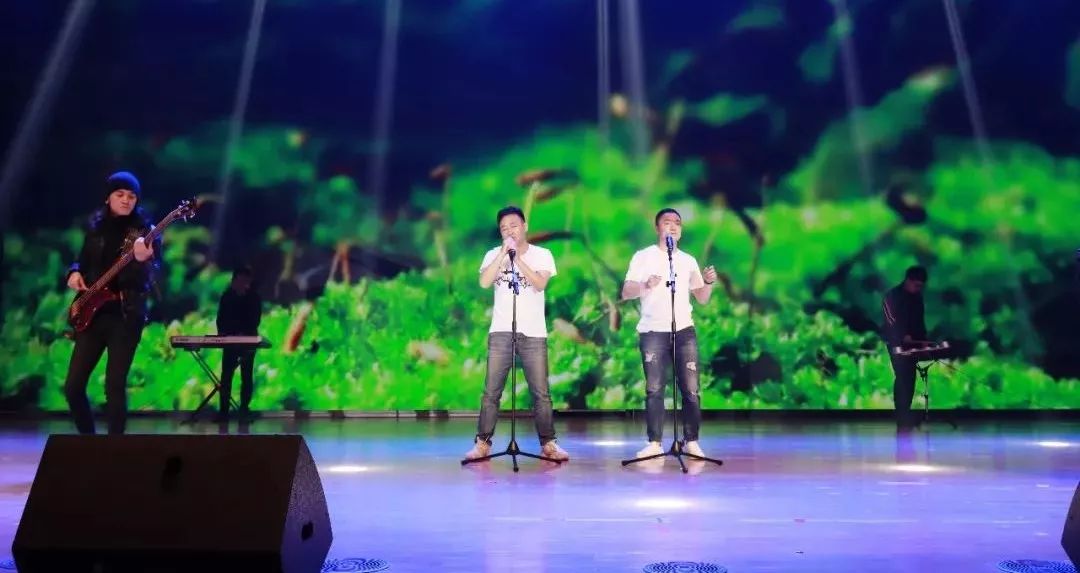 “贏在2019”，花花牛乳業(yè)集團(tuán)2019年新春晚會(huì)盛大開幕