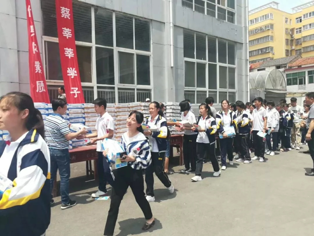 花花牛|捐助教育100萬(wàn)元！做公益，我們是認(rèn)真的！