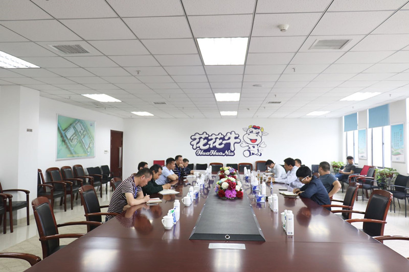 二七區(qū)張超副區(qū)長蒞臨花花牛公司 調研指導工作 二七區(qū)張超副區(qū)長蒞臨花花牛公司 調研指導工作