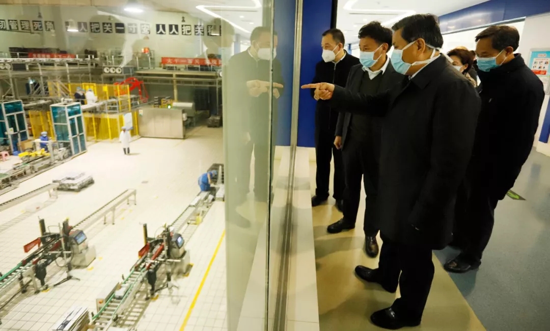 快訊丨河南省副省長武國定蒞臨花花牛乳業(yè)集團(tuán)調(diào)研重點保障企業(yè)復(fù)工復(fù)產(chǎn)情況 快訊丨河南省副省長武國定蒞臨花花牛乳業(yè)集團(tuán)調(diào)研重點保障企業(yè)復(fù)工復(fù)產(chǎn)情況